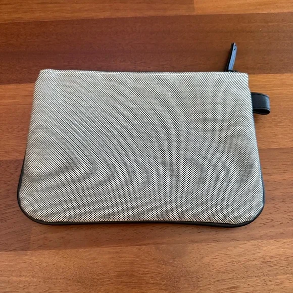 Unused Aqua Di Parma x Air Canada Travel Pouch Cosmetic Case Accessory Zip Bag - Picture 2 of 4